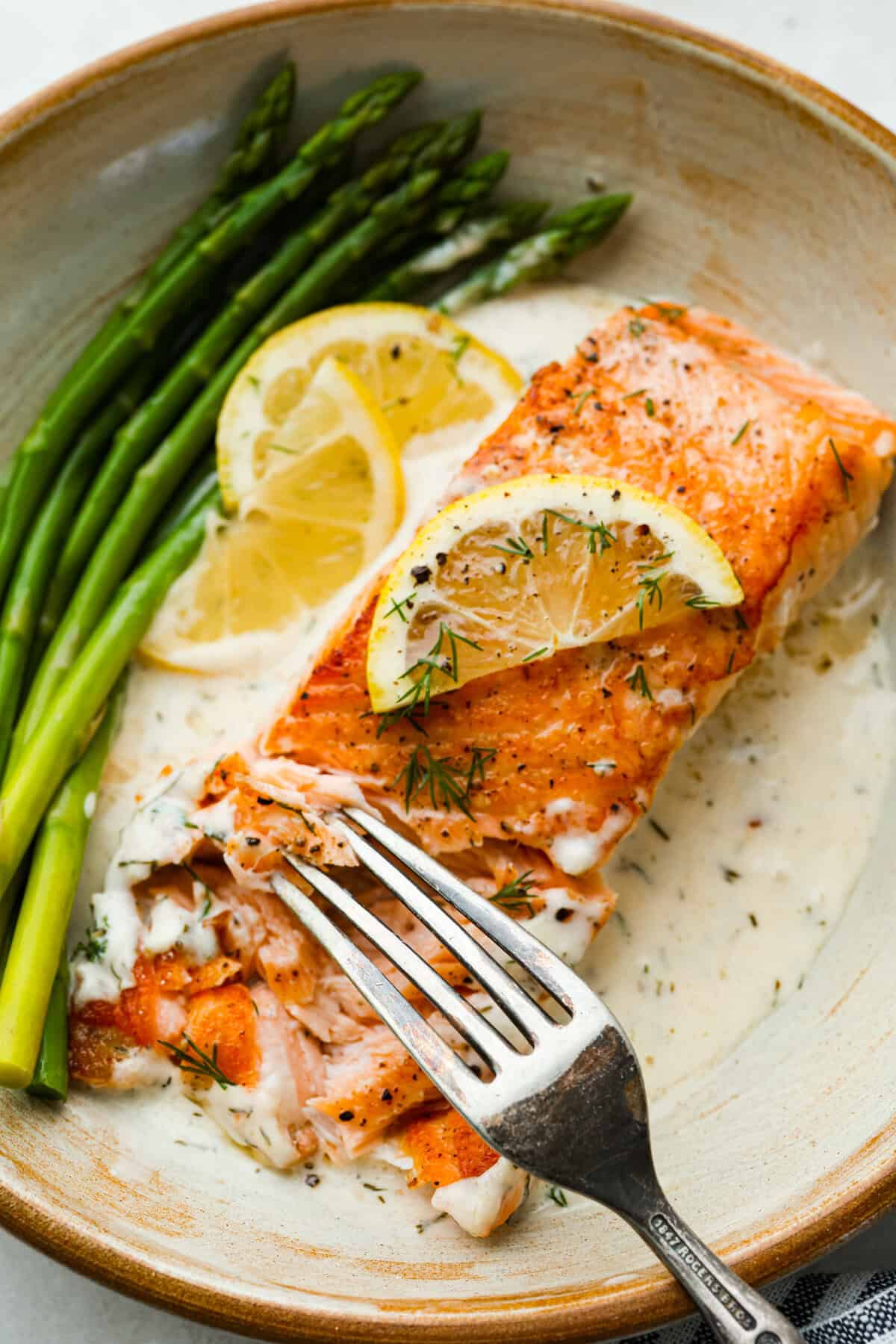 Pan-Seared Salmon with Lemon-Dill Sauce and Asparagus
