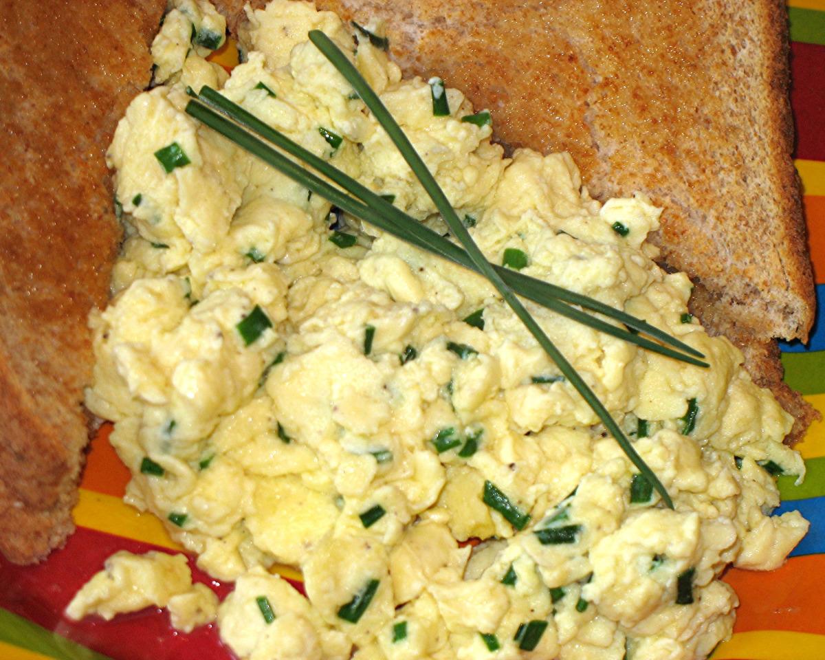 Smoked Gouda Scrambled Eggs with Chives