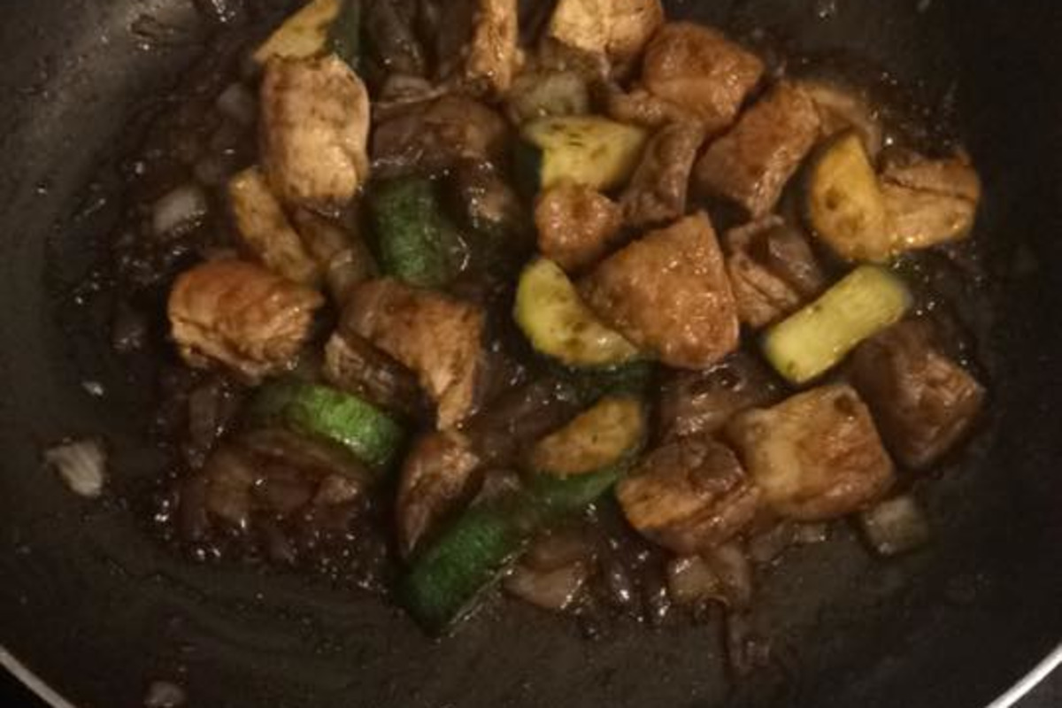 Sautéed Chicken with Zucchini and Almonds