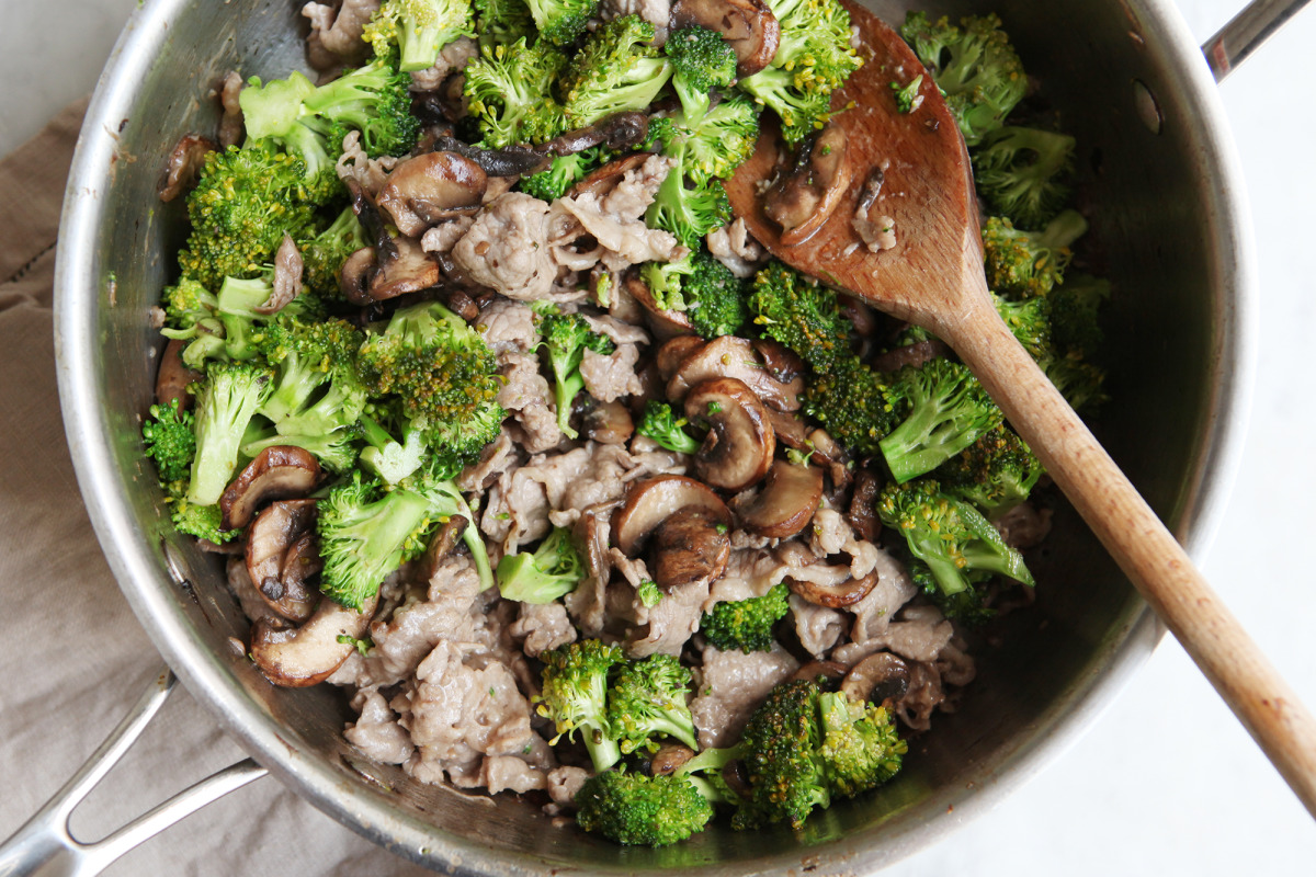 Garlic-Black Pepper Beef and Broccoli Stir-Fry