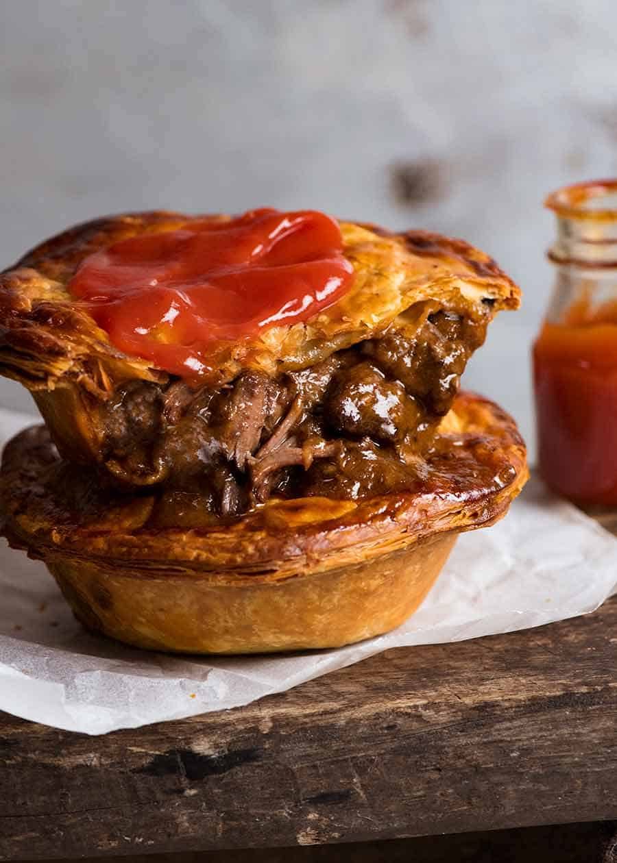 18 Australian Recipes: Meat Pies, Pavlova & BBQ Classics for Home Cooks