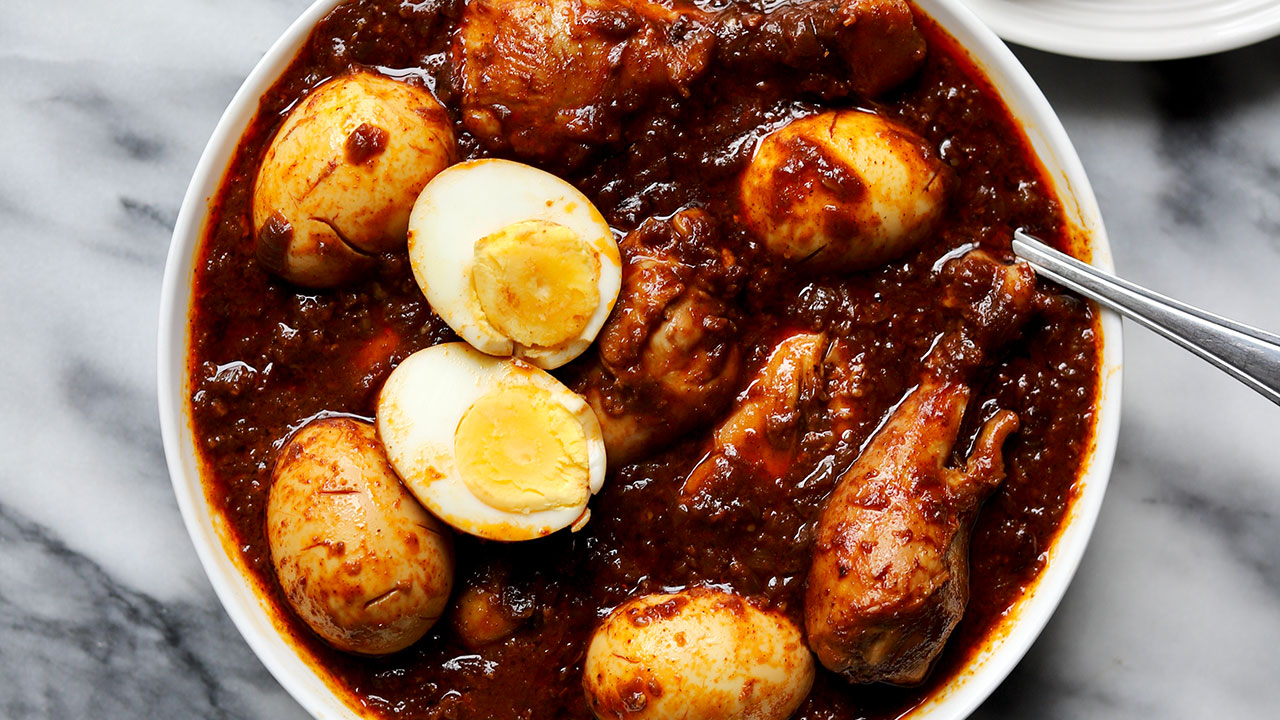 18 Ethiopian Recipes: Injera, Doro Wat & Berbere-Spiced Stews for a Communal Feast